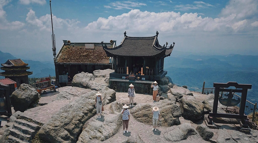 Giới Thiệu 5 Địa Điểm Linh Thiêng Ở Yên Tử